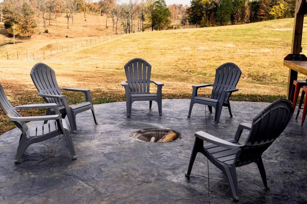 Bourbon Trail: Caboose On The Farm Villa Lawrenceburg Bagian luar foto